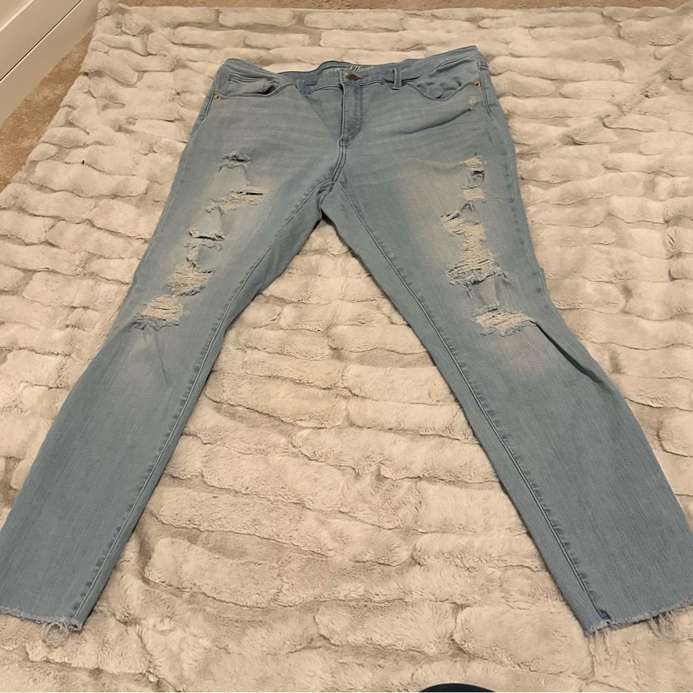 Universal Thread Light Blue Distressed Women's Jeans